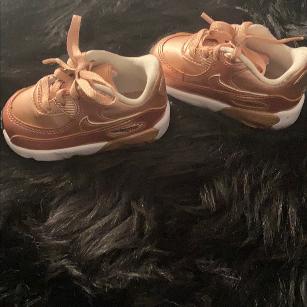 Baby Gold rose Nike air max